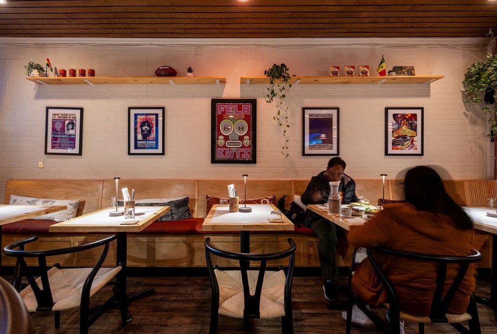 Two Hommés group dining room